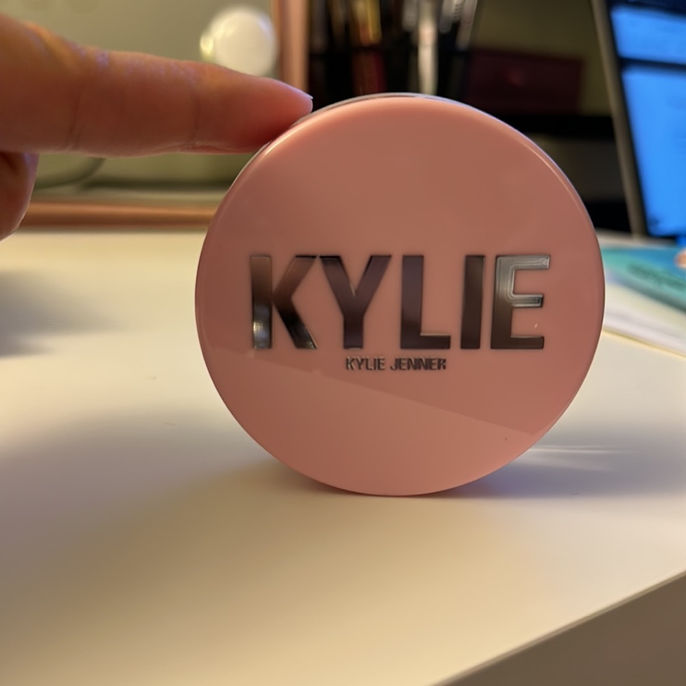Kylie Cosmetics setting powder